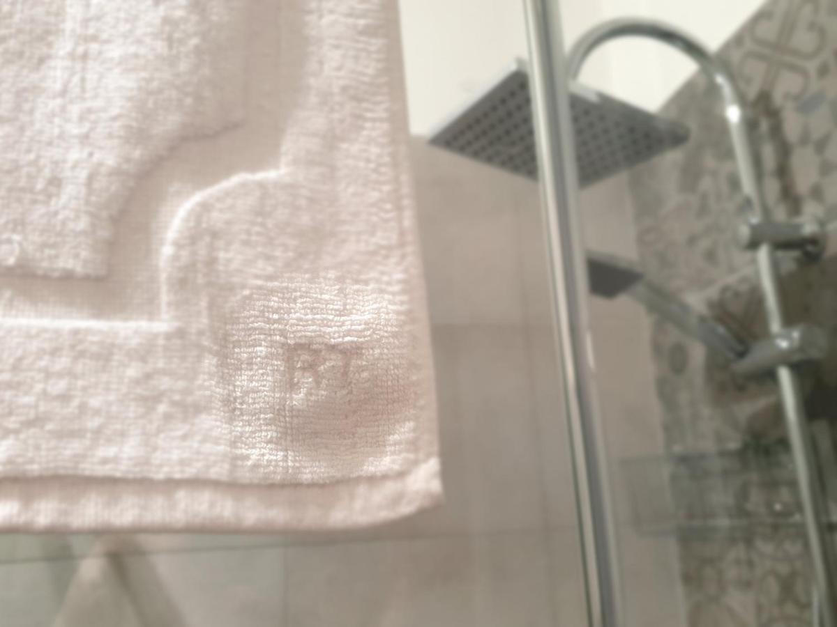 Residenza Tarzana Hotel Палермо Екстериор снимка