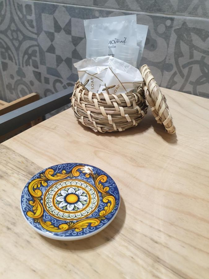 Residenza Tarzana Hotel Палермо Екстериор снимка