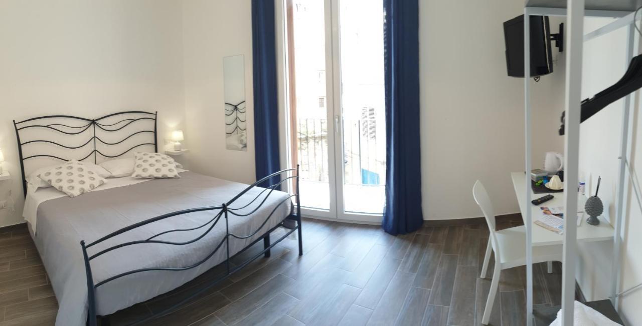 Residenza Tarzana Hotel Палермо Екстериор снимка