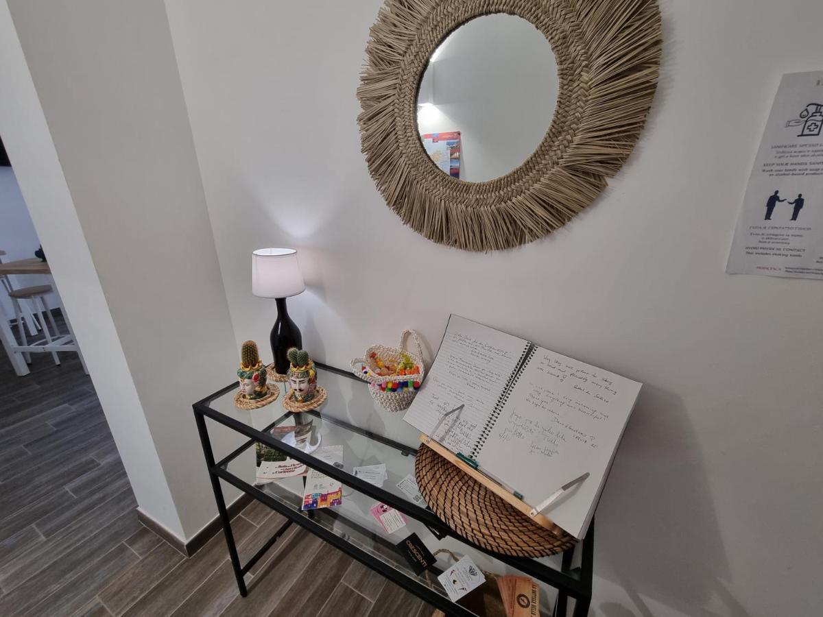 Residenza Tarzana Hotel Палермо Екстериор снимка
