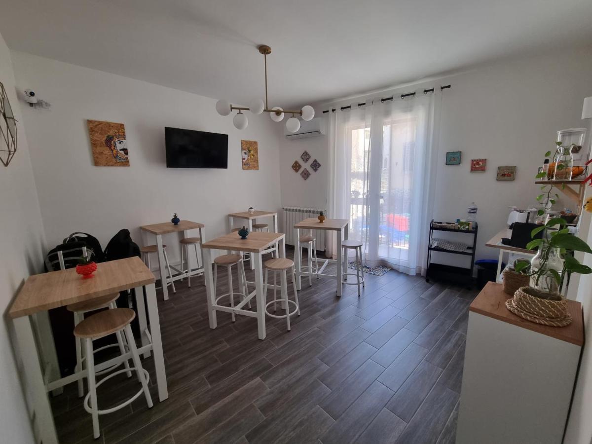 Residenza Tarzana Hotel Палермо Екстериор снимка