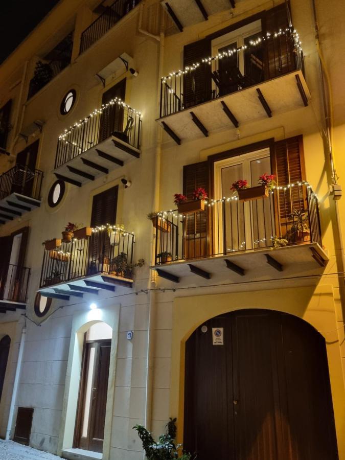 Residenza Tarzana Hotel Палермо Екстериор снимка